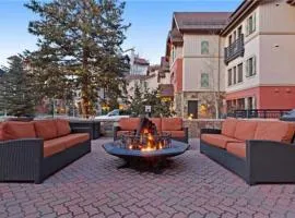 Exclusive 4 Bedroom Ski In, Ski Out Vacation Rental With Hot Tubs And Heated Outdoor Pool In Lionshead Village