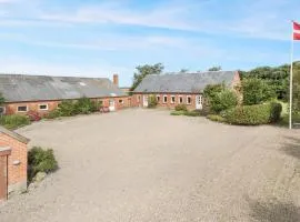 Six-Bedroom Holiday Home In Thyholm