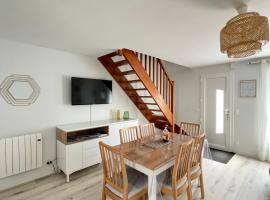 Jolie maison bord de mer, hotel in Dinard