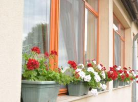 Neuhercz Apartmanok Hal&aacute;szi, hotel na praia em Hal&aacute;szi