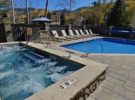 Best location in the heart of lions head, Ski lockers, jacuzzi and pool, hotel a Vail
