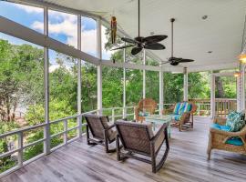 Reel Blessed Topsail Beach Home with Private Dock!, hotel din Surf City