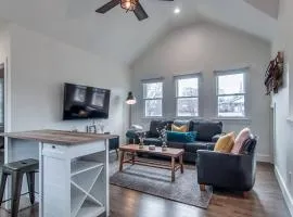 Cozy Loft - Steps to 12th South and Belmont