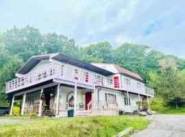 Alpine Four Season Lodge, Belleayre NY, Sleeps 22,