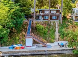Waterfront Vashon Island Home, Beach Access and View