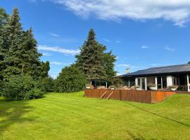 Villa with private pool and jacuzzi, hotel con spa en Ringsted
