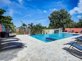Villa Jardin - Infinity Pool and Backyard Oasis