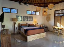 Indah puri Bali Bungalow on Candidasa beach, hotel en Candidasa