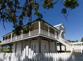 Luxury Grand Escapes Queenslander in Ipswich