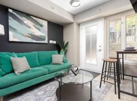 Lakeside Haven - Cozy Townhome in Liberty Village