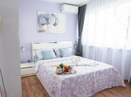 Luxury 2BR Retreat in Central Varna، فندق مع موقف سيارات في مدينة فارنا