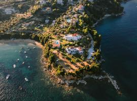 Cape Blue Suites, aparthotel v destinaci Achladies