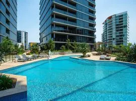 Resort Living 2BR with Pool Spa Gym & Parking