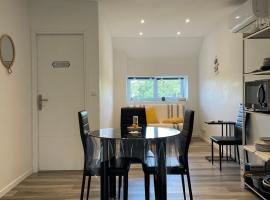 Gîte à la campagne 1 chambre Les Grandes Maisons Espace jacuzzi hammam SPA, ξενοδοχείο διαμερισμάτων σε Lorris