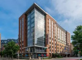 Hampton Inn & Suites Madison Downtown