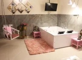 Modern Jacuzzi Hot Tub 1BHK Suite South Delhi 3