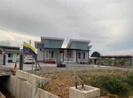 Tiny house by Cg Azizan & Milah, ξενοδοχείο σε Alor Tampang
