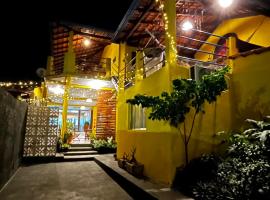 Casa da Vila - Hospedaria - 3 min do centrinho de Alter, guest house in Alter do Chao
