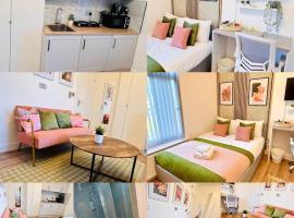R3 Newly Renovated Luxury Studio in Harborne Lane by Queen Elizabeth Hospital, ξενοδοχείο στο Μπέρμιγχαμ