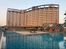 Weekend Address Managed By Living Homes, hotel v destinaci Súrat