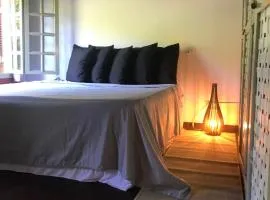 Casa Maravilhosa com Vista Para Rio - Lareira - Banheira - 2 pessoas praia de Boiçucanga