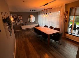 Cosy 4 bedroom house with free parking, hótel á Höfn