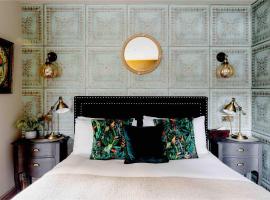 Stunning Private en-suite studio in Cobham, hotel v destinaci Cobham