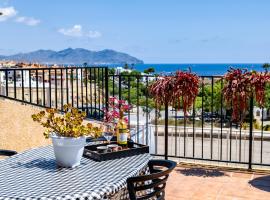 SunRise Den, a pie de playa, vista al mar y piscina、プエルト・デ・マサロンのホテル