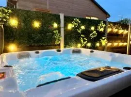 Rose Cottage with Hot Tub