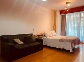 Be my Guest! Monoambiente con Pileta, Gimnasio y Seguridad 24hs, hotel in Buenos Aires