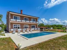 Gorgeous Home In Valbandon