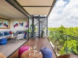 Designer Penthouse - Jungle Views, Bike to Beach