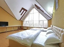 Hotel Seven Seasons