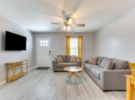 3 Mi to Brunswick Community College Cozy Duplex!, ξενοδοχείο σε Bolivia