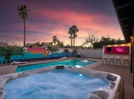 Girls Getaway Haven Outdoor Bar w Pool & Hot Tub