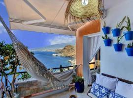 Luxury With Direct Access To The sea, Two Pools , One Of Them Saltwater, Panoramic Views Of The Sea And Hidden Coves, Hotel in Tabaiba