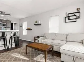 Cottage on Duryea - Cozy 1BD home in the Heights