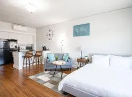CITY VIBES - Modern Suite in the heart of Downtown