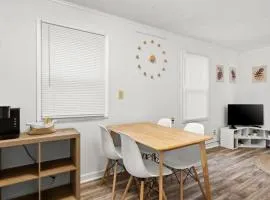 BLISSFULL BOHO COTTAGE - 2BD near the Heights
