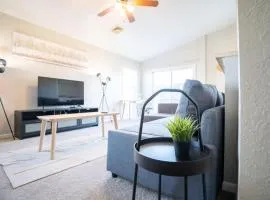 VILLA VERBENA - Sleek 3 BD in Pekin