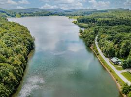 Wintervue-beautiful home at Alpine Lake, viešbutis mieste Terra Alta