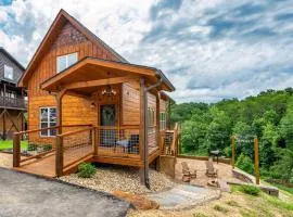 New 2BR with Loft Cabin by Parkway, Gatlinburg & GSMNP