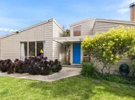 Lonsdale Back Beach Retreat