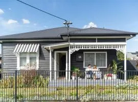 Maggies The Little Black Cottage - Hunter Valley