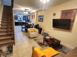 Live Like A Local In This Chic Maraval Townhouse, hotel v destinaci Port-of-Spain