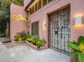 Bot&aacute;nica Casa Hotel Manila by HOUSY, hotel in zona Aeroporto Olaya Herrera, Medell&iacute;n