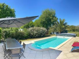 Awesome Home In Sainte-Gemme-La-Plaine, hotel in Sainte-Gemme-la-Plaine