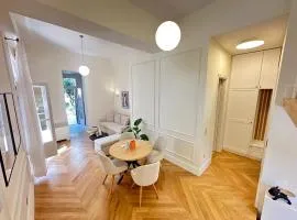 Detached house,with courtyard and fast Wi-Fi in the city centre