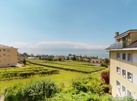 One-bedroom apartment with lake view