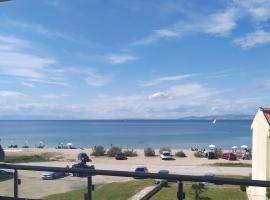 Luxury apartment in front of the Sea in Agia Triada, hotel in Agia Triada